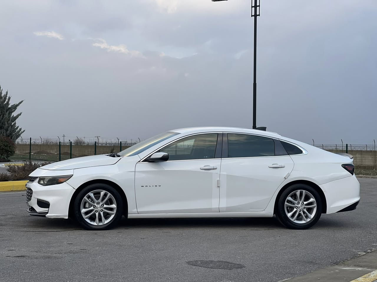 سعری ٩٨ گەڵا 
مالیبۆ  ٢٠١٦
بێ بۆیاخ  

مواسەفات  LT
شاشە 
کامێرا 
تەحدید سورعە 
سوکان ڤۆلیۆم 
کوشن کارەبا 
تەبرید مەرکەزی
 ئاوێنە ئیشارەت

گێڕو و مەکینە بەشەرت 
مەکینەی نەکراوەتەوە
١٣٥ هەزار کیلۆمەتر ڕۆی شتوەیە 

سەنەوی هەتا ٢٠٢٨ تازەیە 

سەیارەکە لەسلێمانیە

ژمارەی موبایل
   
***********
