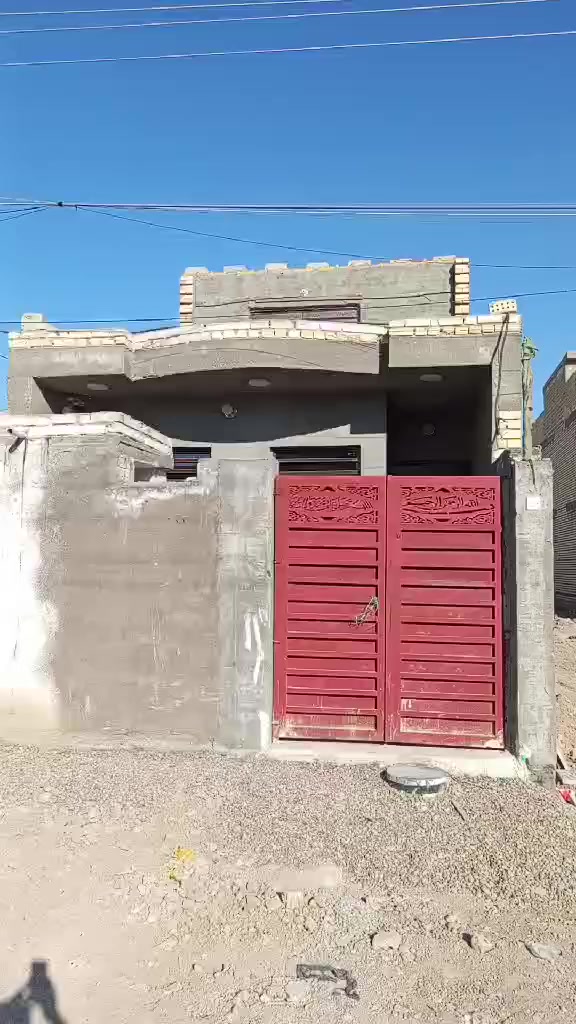 السلام عليكم، بيت للايجار  100 متر  بناء حديث في بغداد الحسينية،السكلات تقاطع 12 مقابل المنتزه شارع الامام علي مقابل فرن صمون ابورافد البيت جاهز بس تنقل أغراضك بيه وتسكن. ماء كهرباء ماطور جديد تانكي جديد بصف المدرسة البهجة الجديدة هاتف ***********
