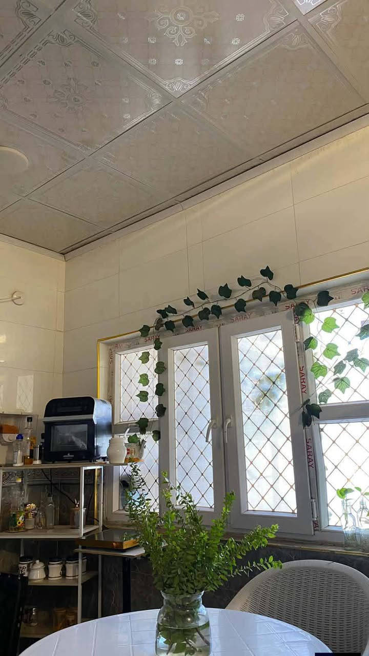 🔥 فرصة ذهبية للبيع – بيت مميز بموقع راقي 🔥
📍 الموقع: العروبة الثانية، قرب الكورنيش ومياه الروافد
📐 المساحة: 315 متر
🛣️ يقع على شارع عريض

🏡 تفاصيل البيت:
• 3 غرف نوم مريحة
• استقبال واسع ومرتب
• صالة عائلية مريحة
• مطبخ عملي
• 2 مجاميع صحية
• حديقة جميلة 🌴 تضيف جو هادئ ومميز

✨ بناء قديم مرمم بالكامل (درجة أولى)
✨ تصميم أنيق ومرتب وجاهز للسكن فوراً
✨ موقع حيوي وقريب من جميع الخدمات
✨ مناسب للسكن العائلي أو الاستثمار

 #للاستفسار 
او مراسله الصفحة أو واتساب او الاتصال ع الأرقام التأليه 
   ***********
https://wa.me/message/54I3LYHRG7YFG1
#العفلوگي_للعقار_اكبر_بيج_عقارات_في_الديوانية
#بيت #دار #عقار #ارض #الديوانية
