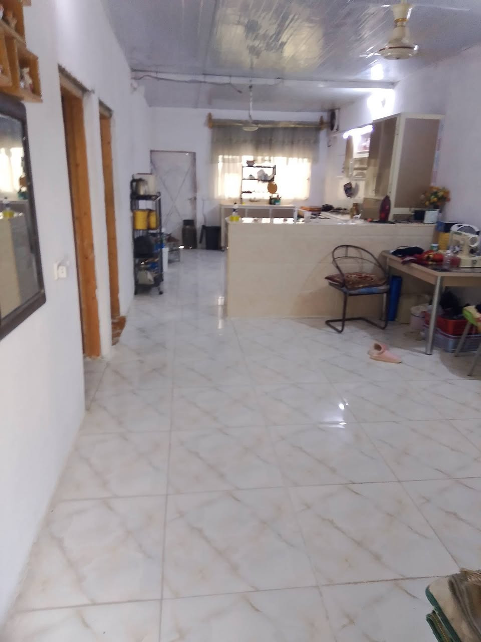 السلام عليكم 

دار للبيع مساحة937 متر
تحتوي على غرفة نوم استقبال مطبخ معة صالة مسشرك حسب الموجود في الصورة 
العنوان حفرية قرية تاج الدين (ع)
السعر (45) وبيها مجال 
الاتصال ***********
