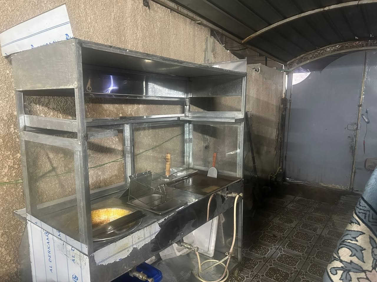 عربانة بركر للبيع
لدورة شارع 60 
بس حط قنينه واشتغل النظافة 100‎%‎
***********
300 الف وانته الرابح
