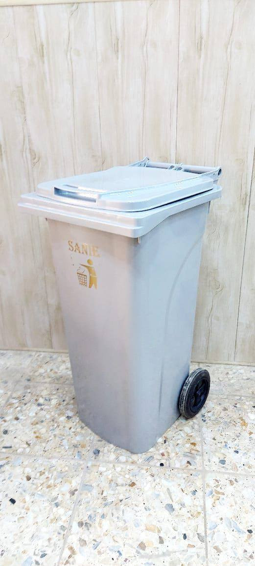 السلام عليكم وصول بضاعة جديدة 🔥🔥
حاويات مختلف الاحجام استندر 120لتر 60لتر ثابت 40لتر 
البيع :جملة فقط ،❗❗
العنوان: بغداد الوزيرية مقابل شركة معالم الرافدين 
لحجز والاستفسار:***********
