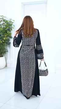 عباية خليجي • حرير إماراتي • تطريز يدوي