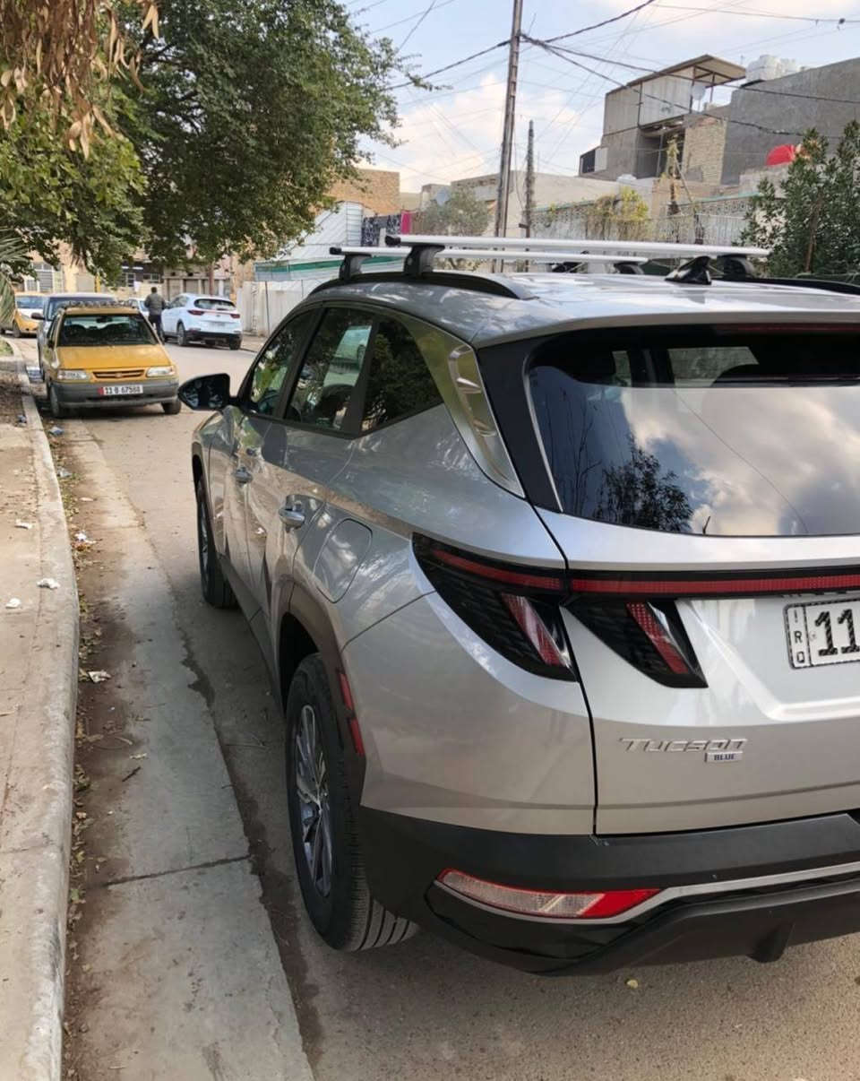 هيونداي توسان 2023 | نص فول امريكي
✨ لون سلفر  – حالة ممتازة ✨
داخله كلين بيها بارد قليل جدا حافه البنيد

🔹 الممشى28 الف ميل
🔹 المحرك: 1600 تيربو هايبرد بنزين اقتصادي
🔹 القير: أوتوماتيك ناعم
🔹 الدفع: فور ويل 
🔹رقم : بغداد انكليزي بأسمي

أبرز المواصفات:
✔️مقاعد كهرباء السايق والسكن
✔ شاشة لمس + Apple CarPlay & Android Auto
✔ كاميرا خلفية
✔️بصمه تشغلي عن بعد
✔️تبريد قطعتين
✔️سايد بريك بصمه
✔️حساسات امامي خلفي 
✔️بردات ابواب
✔ تشغيل بصمة (Smart Key)
✔ مثبت سرعة
✔ تحكم بالمقود
✔ مرايات كهرباء مع إشارات
✔ إضاءة LED
✔ جنوط ألمنيوم
✔ مكيف قوي ❄️
✔ أنظمة أمان (ABS – Airbags – Traction)

للتواصل ***********
