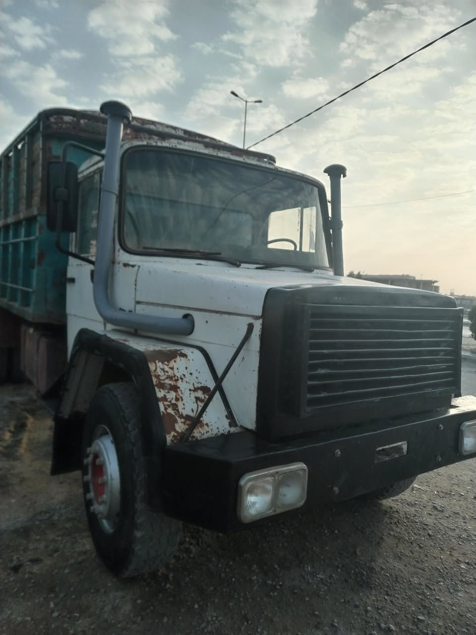 سلام عليكم مارجلوس للبيع موديل 82 كير محرك خير من الله باترياة جدد تايراة زوج جدد صا  لهن شهر انايتي
ولبقيات نص عمر طول 6 ونص بدي مال البي ابو البرغي
سنويه جديده ل 2030 بسمي مداور ثاني يوم مسجله ذات جوانب متحركه رقم بغداد انكليزي مميز
جاهزه للعمل 
السعر  13 وبيه مجال حك الجيه مكان السياره السماوة
***********
