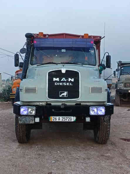 السلام عليكم 
سياره لوري مان موديل 81رقم صلاح الدين باسمي رقم انكليزي السعر 17مليون
سياره شاصي ومكينه وكير كفالة والقماره شوف العين كهربائيات شغاله البدي نظيف تاير الكدام بالجيس والورى نضاف مكان السيارة بالنجف ***********
