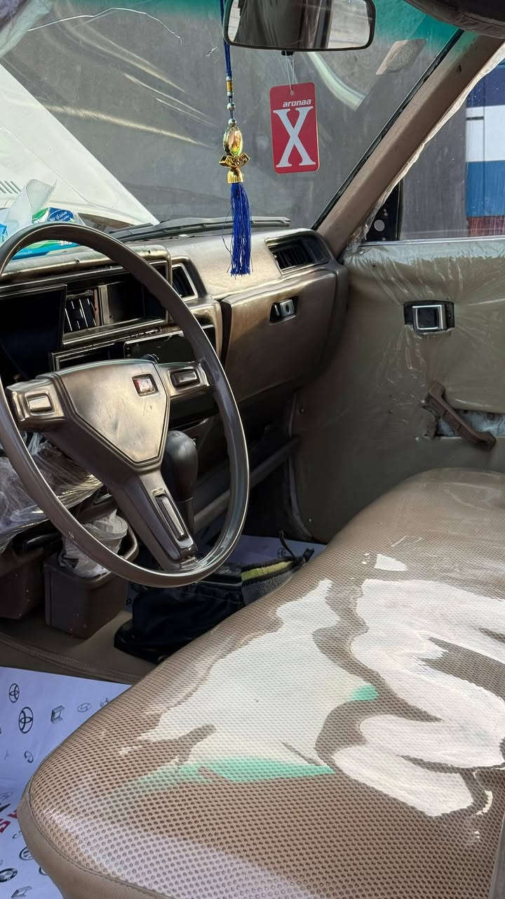 سلام عليكم كراون لبيع 81 البيع او لمراوس كير ومكينه فيفيتي جدد رقم بابل انكليزي سنويه جديده صاعده هزه عندي بيها وكاله عامه تريد تحويل تريد وكاله انه بخدمتك تبريد ثلج تخم تاير جديد حداديه جديده دواخل كله نايلون وجدد سياره اي نقص ما بيها ترايك لبغداد مكان سياره بصره شعندك تعالي واتساب وانه بلخدمه رقم الهاتف *********** سعر لسياره 42 وبيها مجال
