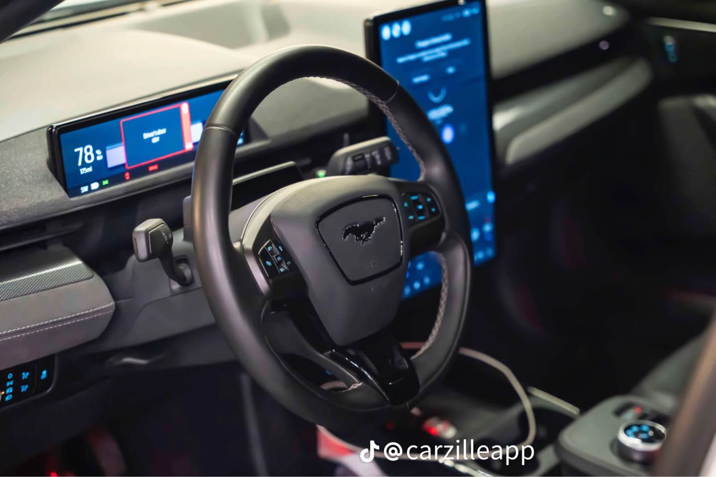 Ford Mustang mach e GT Performance 
Full : electric
Awd : 2 motors
Hp : 490 🐎
Times : 0-100 km/h 3.3 sanya
Brekes : Brembo
Speed battery: 450 KM 
شاعینەی خۆی لەگەڵە
کوشین : گەرم  جلد و شامۆ
داخلی لید : ٣٢ ڕەنگ 
مواسەفات لید خاریجی و لیدی ناو چەمبەری هەیە
دەبڵ کارەبایی
خەتی جادە 
ڕاداری پێشەوە 
ڕاداری پشتەور
مواسەفاتی دەموچاو بینینی هەیە لە کاتی شۆفێری
لە هەموو کوردستان بەس ئەو جیتی پێرفۆرمێنسە هەیە
سەیارە بێ سبوخە 
بۆ زانیاری زیاتر  ژ.م *********** أربيل, العراق
