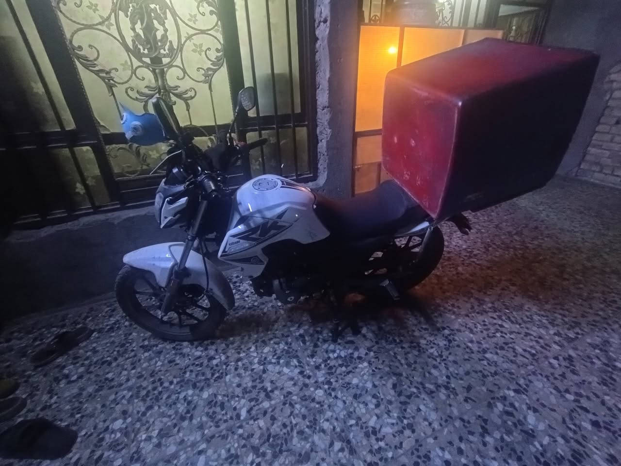 ار كي للبيع ماشية 4الاف بعدها زيرو
باسمي 
بغداد الكرادة 
***********
2700و بيها مجال بسيط كفالة عامه
