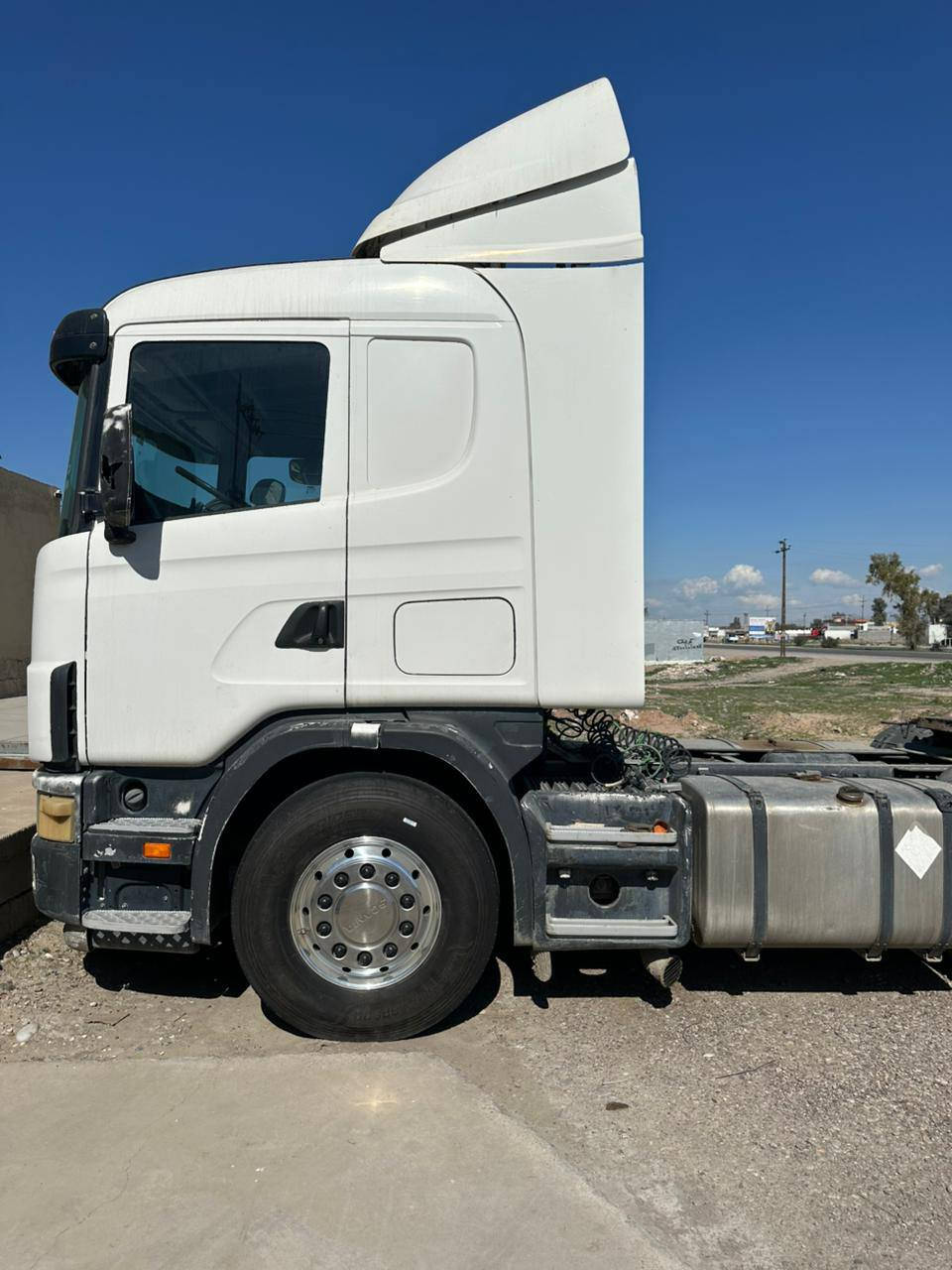 سلام علیکم
اسکانیا 2004 راس عربانە سنویە جدید کفالە عامە للبیع 
للاستفسار ***********
