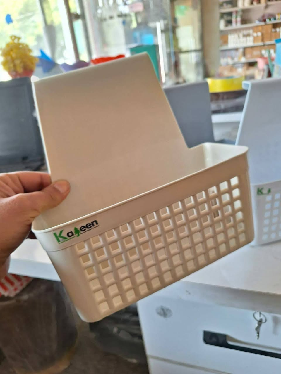 سلة خلف الكاونتر سعر الدرزن  8000
 عنوان حلة شارع 60 بناية مطعم ادم 
واتساب  ***********
 نلكرام   https://t.me/MUS2lwBgzjQ5N2My
