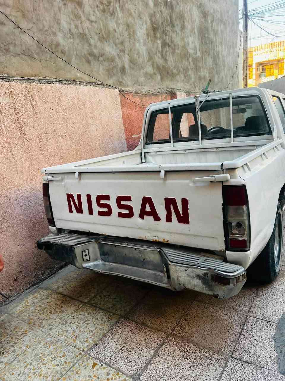 السلام عليكم. 
للبيع نيسان شبوط 2003.  
السيارة مكفولة من التبديل. شاصي محرك كير كفالة 
السيارة صبغ عام. مال وزارة الداخلية. 
السعر 52  وبيهه مجال. 
شرط الترقيم. قرص واصل للمرور. 
مكاني بغداد الشعب 
***********

