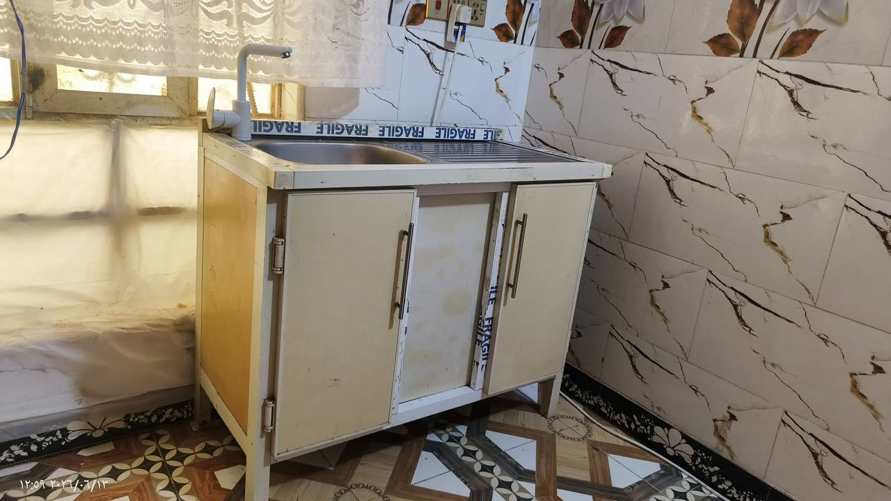 سنكي متر و١٠ سم   للبيع سعره ٧٠ الف مع الخلاط  نجف عباسية
‏‪***********‬‏
