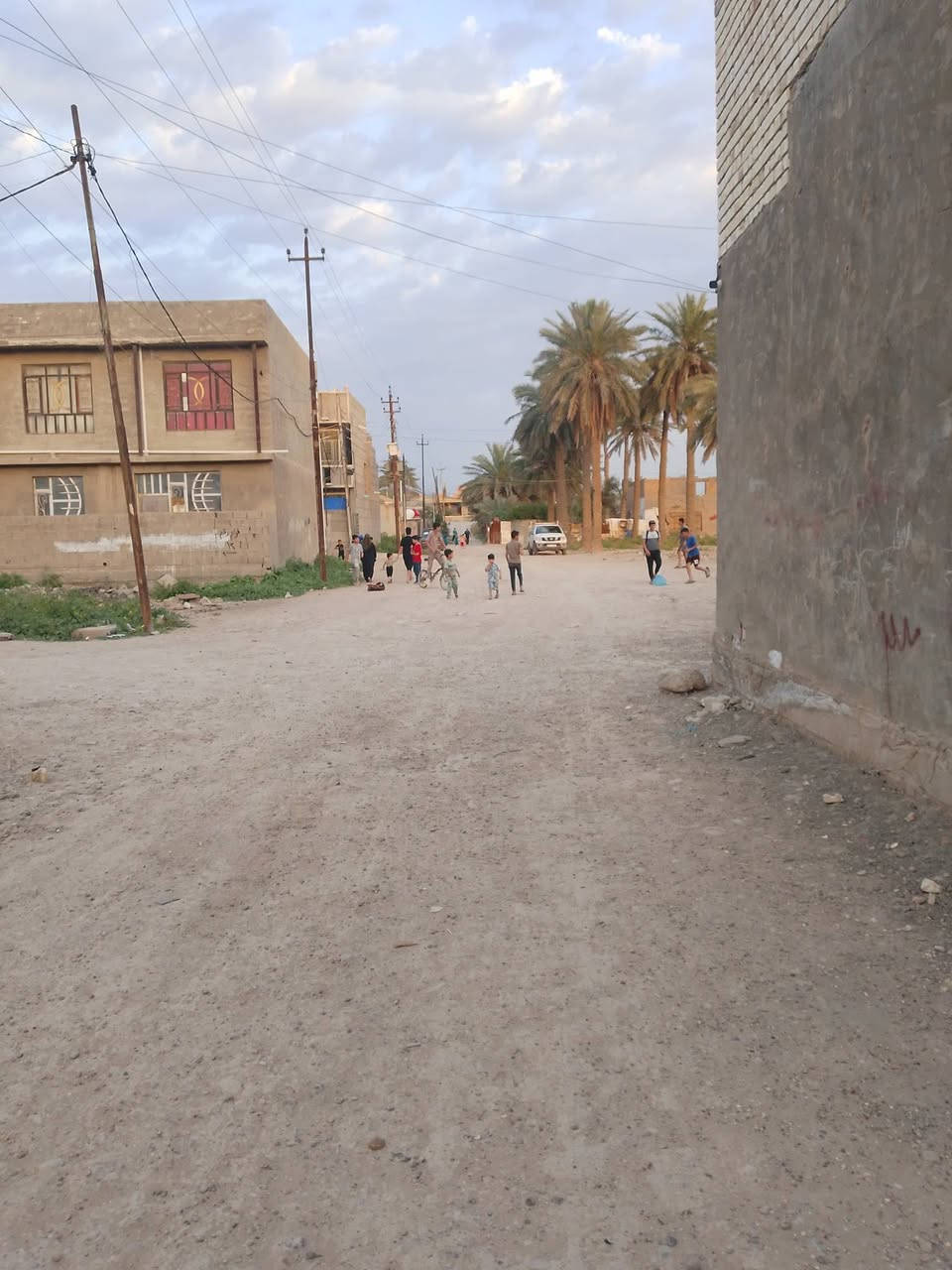 هيكل للبيع مساحه 50م طابو زراعي سند 25 سعر 30 وبي مجال قليل أساسه شريط بيت مجاريه كامله ومسحوب مي والكهرباء قريبه ع بيت والبيت عالي من شارع وبي وكاله من صاحب الكاع العنوان الزعفرانية دور الصحه قريب من مدرسه واسط والفرع عرضه 8 مترات رقم ‏‪***********‬‏ احمد للعقار
