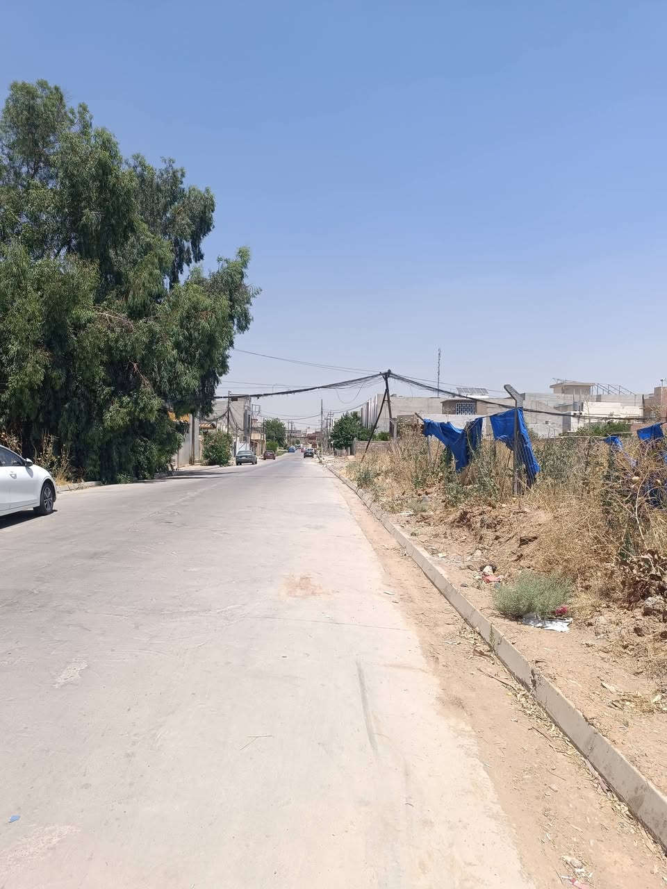 دار للبيع حي المعلمين يبعد مئة متر عن سايدين المحاربين 150متر واجة ستة وربع بناء 2014 طابق غرفتين نوم واستقبال وهول داخلي ومطبخ وحمام السعر 175 موجر  350الف الاتصال ***********
