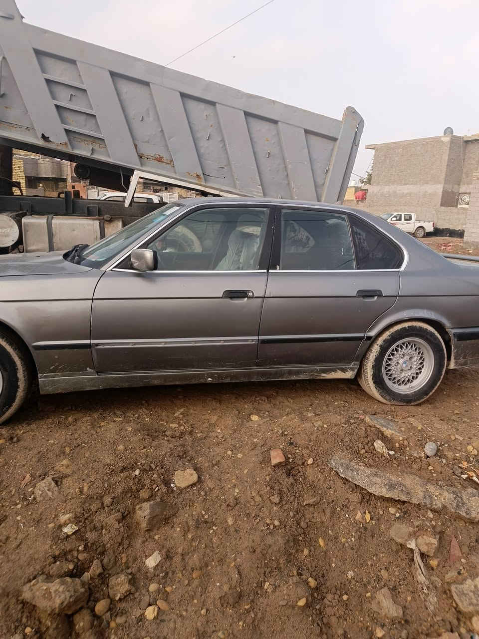السلام عليكم سياره بي إم دبليو موديل 1990
سياره مكينه وكير خير من الله
بس سدره شويه تعبان 
السعر 35 وبيه مجال حكه الجيه 
والشراي بي خير ويدلل 
مكاني كوت مركز المدينة
الرقم/***********
***********
