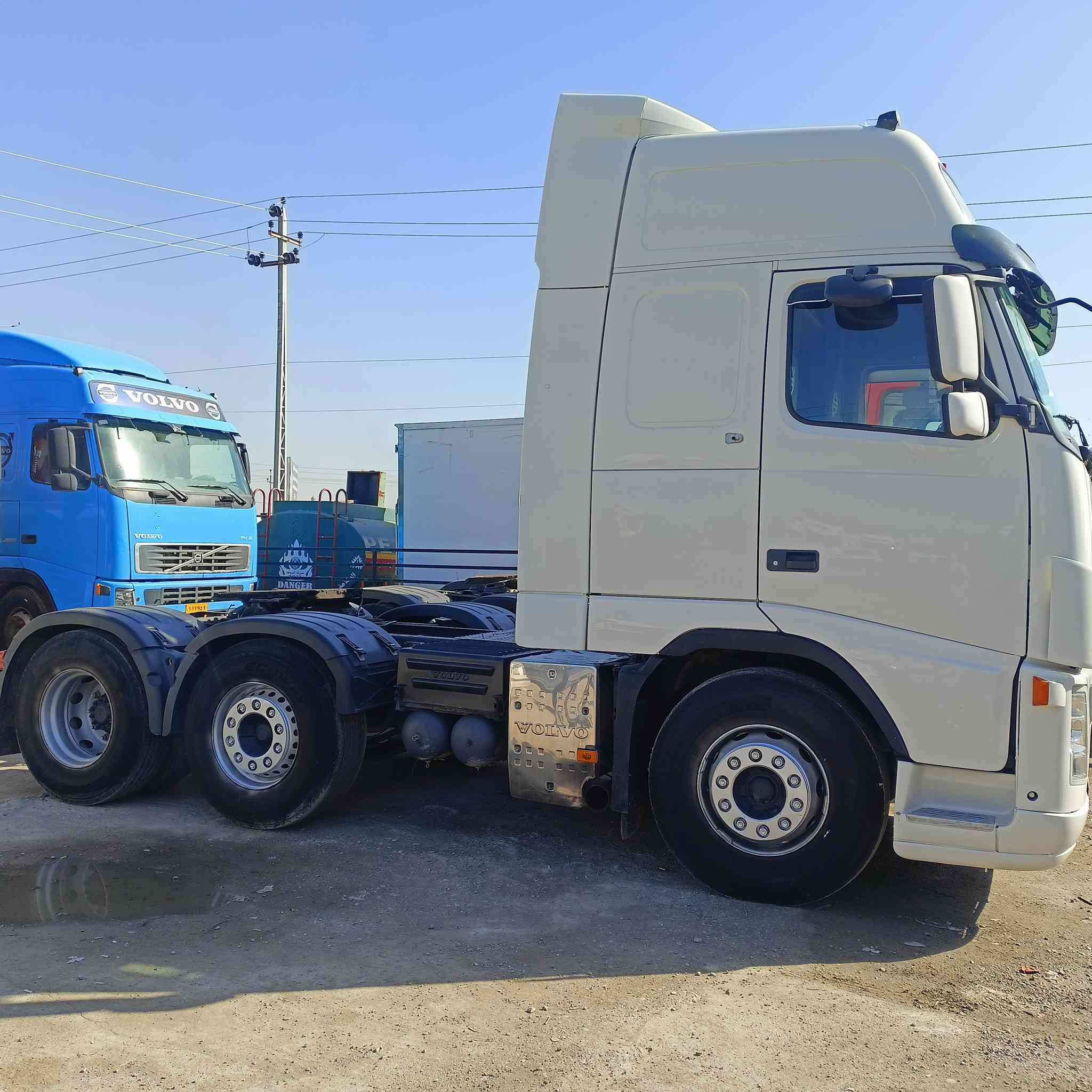 فالفو حجم 480 وحش كير اوتماتيك هاف سنكل امامي قمارا 4خطوط مرسمه سايلو فصل وربط كير محرك شرط شاصي مكفول قماره بدون صبغ رقم وسنويه جديد تخم تاير جديد سياره جاهزه بدون نقص شرط التحويل 
موديل 2007
سعر 250$
عنوان كركوك طريق المطار مقابل جسر حزيران 
معرض المتوكل 
***********
***********
***********
