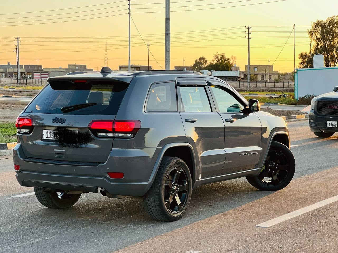 جيب موديل 2019 لون أسمنتي مميز فول لمتدد رقم بغداد الجديد ماشيه ٥٨ الف 6سلندر السيارة جديدة بمعنى الكلمه مكينه وكير بشرط عالبلاد وضررها كلش حلو مرفق بالمنشور نص جاملغ خلفي وعابر عالداير مال الباب وصور الضرر بالمنشور 
‏ 
—————————
* فتحه
* دفع رباعي 4x4 . 
* فرش المقاعد من الجلد .
*المقاعد تدفئة تبريد . 
* المقاعد الأمامية كهربائية .
* ذاكرة لحفظ وضعيات الجلوس . 
* المقاعد الأمامية مع تدفئة . 
* صف المقاعد الخلفية مع تدفئة . 
* ويل قياس 20 .
* مقود السائق كهربائي . 
* تدفئة ستيرن . 
* نقطة عمياء
* نظام الملاحة (GPS) . 
* نظام خاص للطرق الوعرة . 
* مصابيح امامية زنون . 
* المصابيح الأمامية مع LED لايت . 
* كشافات الضباب زنون . 
* تشغيل عن بعد .
* صندوق كهربائي .
*  حساسات أمامية . 
*  حساسات خلفية .
* كاميرا خلفية .
* مرايا بخاصية التعتيم الذاتي . 
* مرايا جانبية قابلة للطي كهربائيا . 
* بلوتوث تلفون . 
* محدد سرعة . 
السيارة معروضه 214$وبيها مجال جدا بسيط الشراي يتصل وعيوني اله
***********
