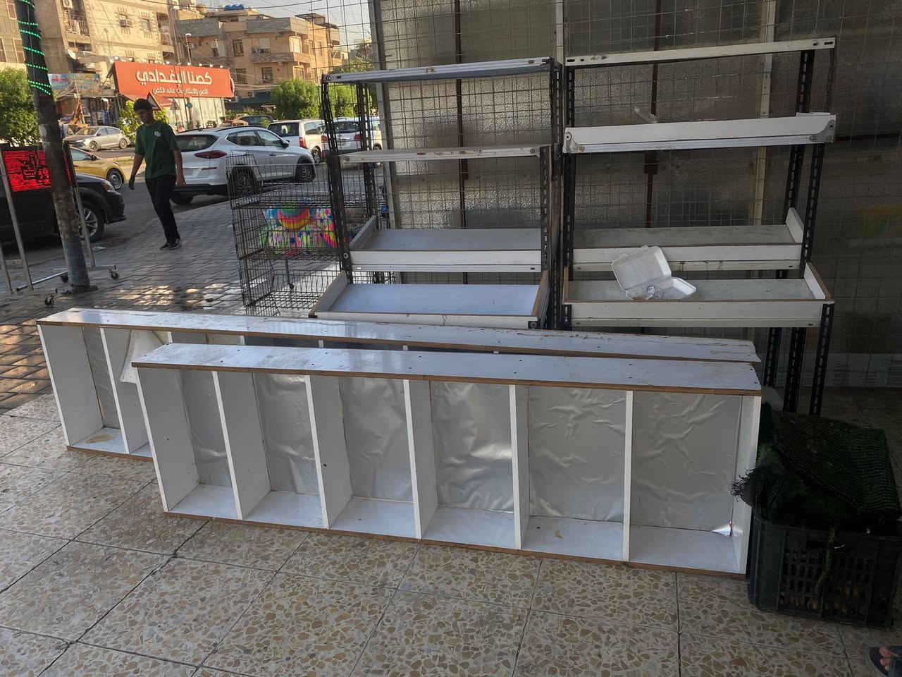 متاح
رفوف مال مخضر
عنوان بغداد شارع فلسطين 

***********
