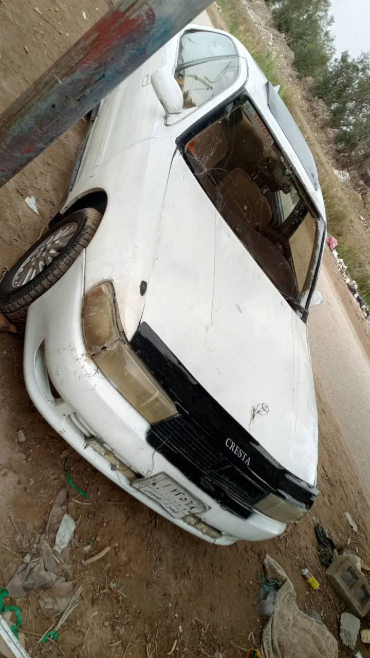 السلام عليكم  سياره كرسته موديل 94 بيه فخذه راعيه ماندله سعر25 وبيه مجال قليل رقم بصره وهاذه رقمي ***********
