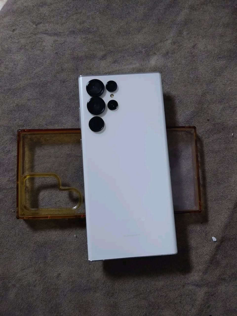 S22 ultra نضافه ٨٠ بالميه 
للبيع ب450 قفل محتاج واريد ابيعه
***********
