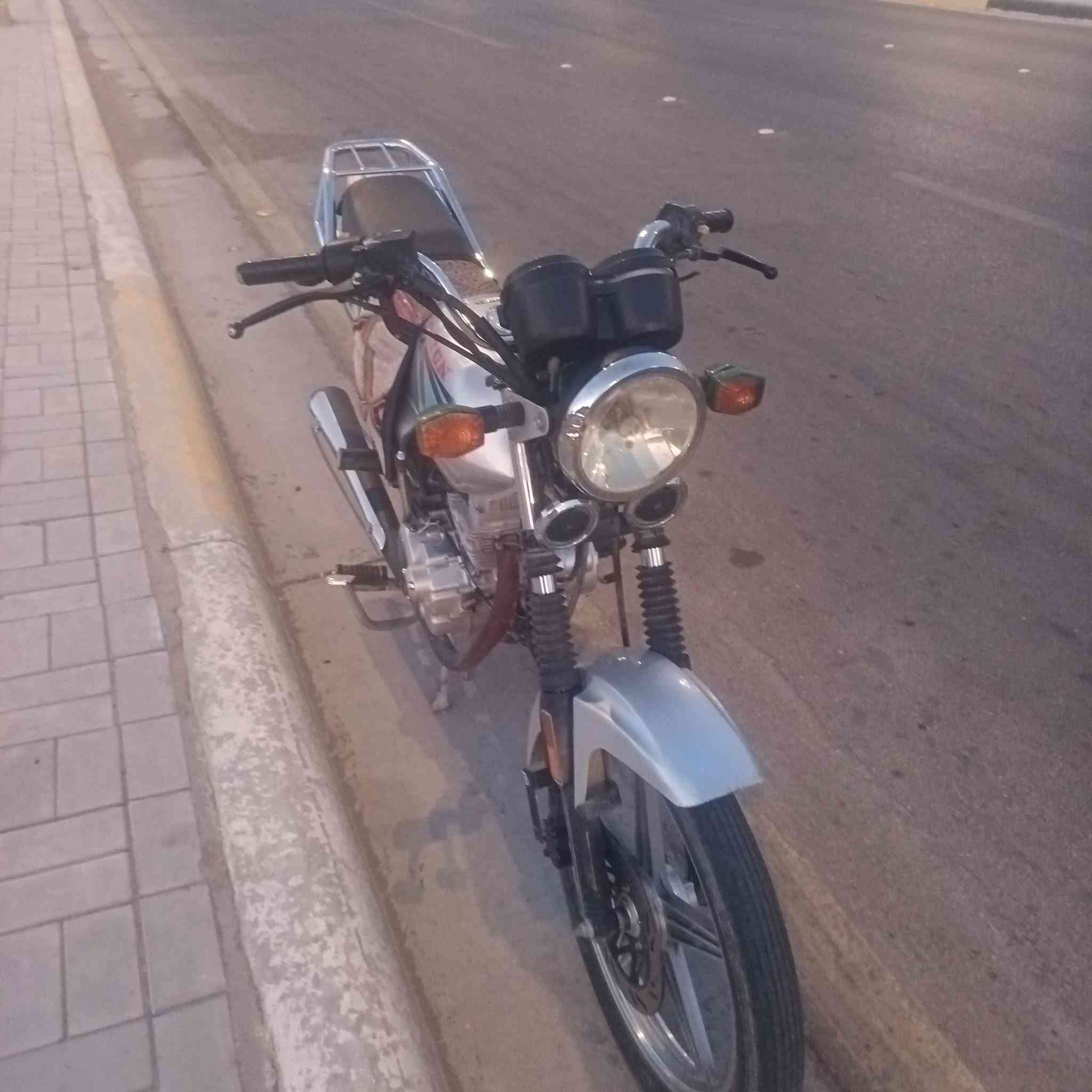 السلام عليكم ديوان للبيع اصولي موديل 21 بعنوان كربلاء سعر 900 وبيها مجال ***********
