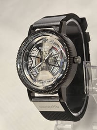 سواج • ميناء سكلتون • زجاج ياقوتي