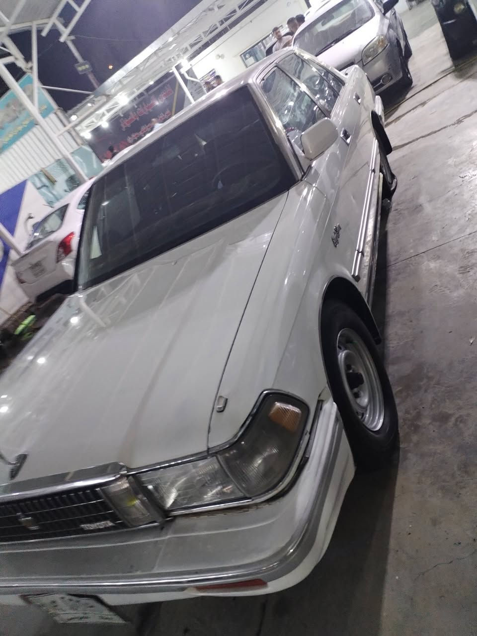 #السلام عليكم للبيع أو مراوس سيدان موديل 1990كفال عامه السيار جاهز حدادي تخم تاير مكينه 5M و كير عادي تبريد ثلج
السعر 80
للتواصل ***********
بيه مجال للشراي
