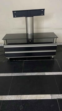 ميز بلازما نظيف جدا سعر ٣٠ الف يحتوي على جرارات عدد ٢ بغداد العامريه ٠...