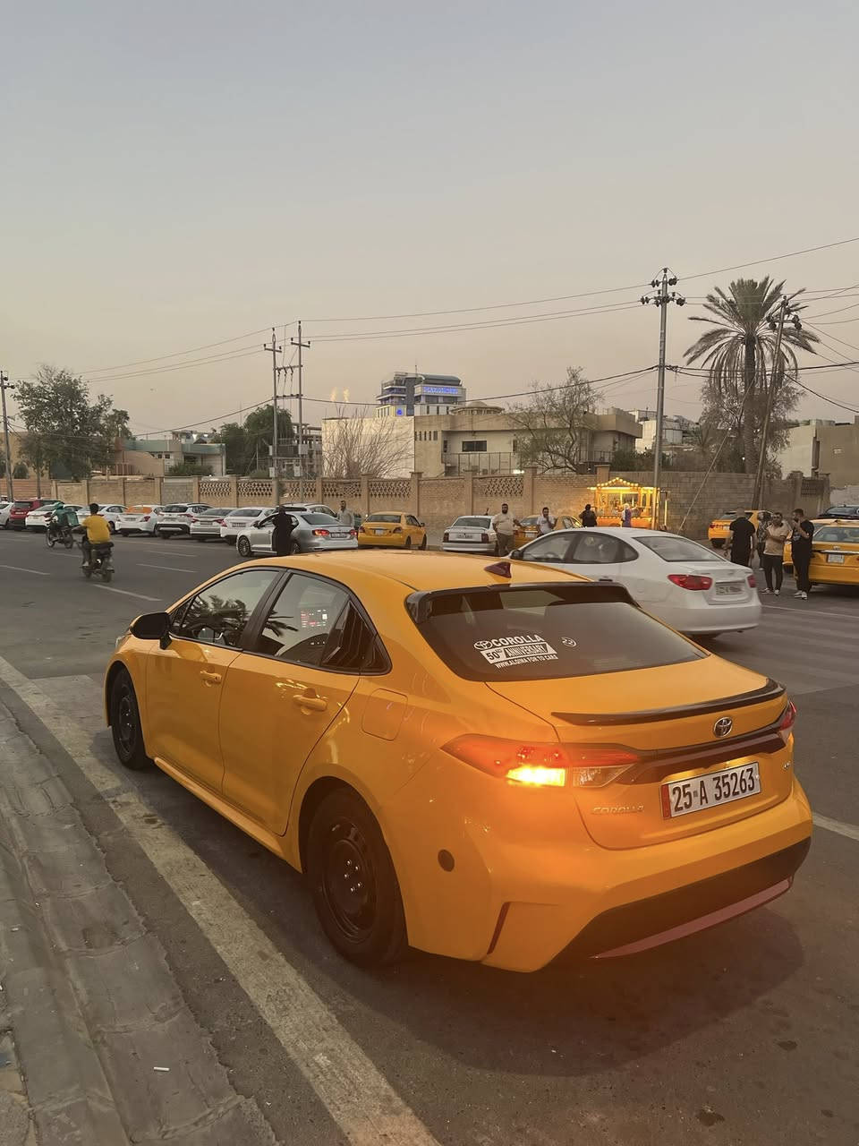 سلام عليكم كورلاه وارد امريكي  22. سياره خير من الله حادثها مثل ما وضح ب صور وبيها ملاحضات قليل كير مكينه بشرع ماشيه ١٢٠ميل السعر 185بيها مجال ***********.        مكان السياره كركوك
