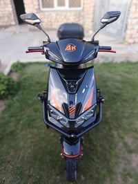 للبيع دراجه شحن نوع AK الدراجه نضيفه جدا  لون اسود الدبلات غاز ، بطاري...