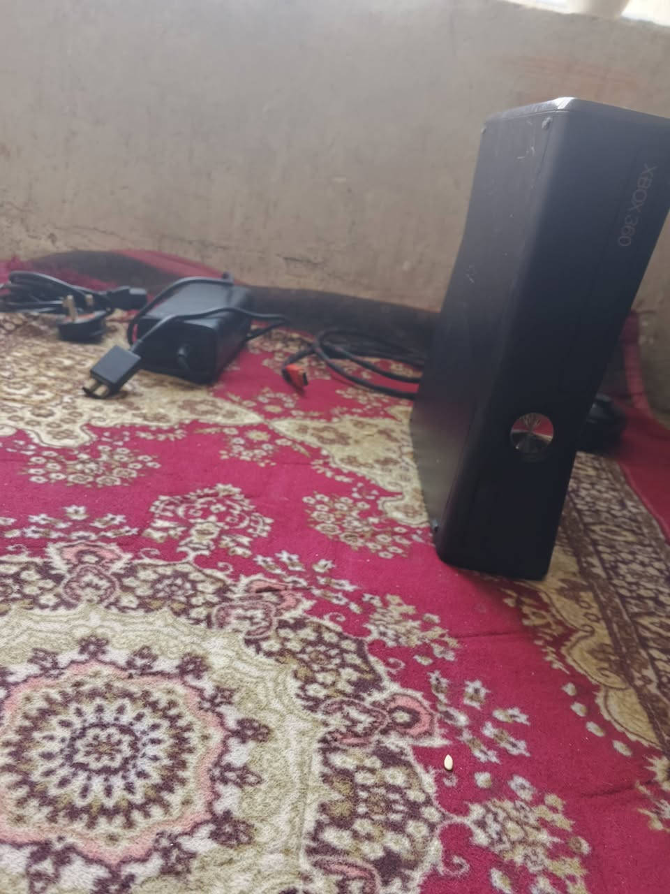 سلام عليكم شباب ابلي إكس بوكس360 سلم جهاز مهكر ونضيف كامل مكمل ملحقاتة كلهة اصليه يده محولة كيبلات عدد اللعاب 70 لعبه جيتي أي حرب كلشي بيه شغال كلشي  مابيه مكاني بغداد موجود توصيل سعر 130 بيه مجال قليل  للشراي  رقمي *********** مفعل واتساب
