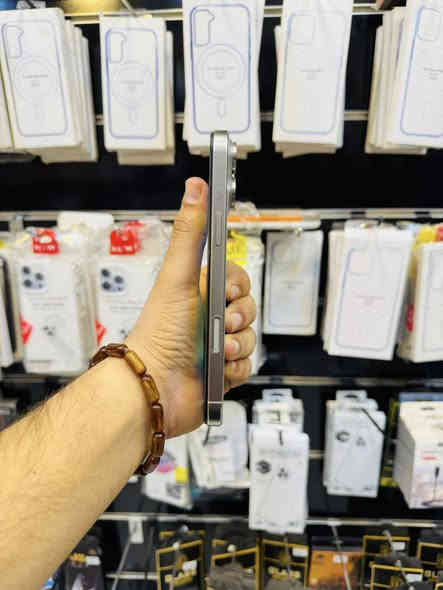 السلام عليكم للبيع 
iPhone 16 pro max 
ذاكره 256 
بطاريه 98‎%‎ 
لون تيتانيوم ماستر الجهاز 
كله شغال مابيه اي خلل نضافه 95‎%‎ فقط مبدل شاشه 3 خيارات نوعيه زينه ومبدل ظهر الجهاز كله شغال اتصال انترنيت صوت كامرات فيس ايدي كله شغال ملحقاته كارتونه فقط السعر قفل 840 الف مكاني بغداد مدينه الصدر رقمي ***********
