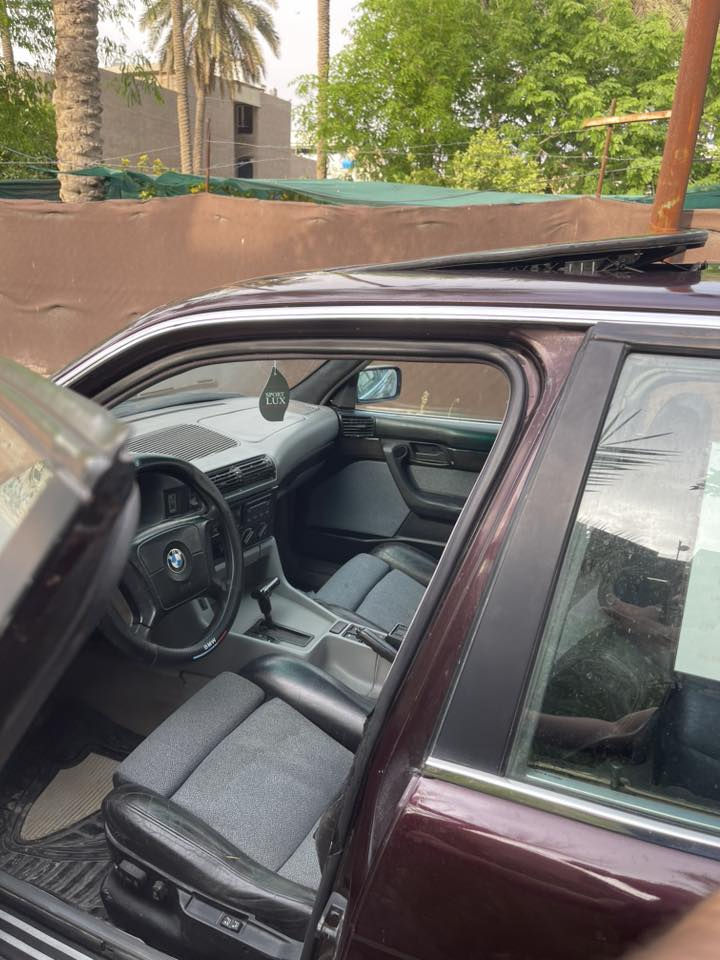السلام عليكم BMW 525iA موديل 92 سياره جاهزه شخط مابيها قبل كم يوم طلعت من الفرن صبغ اثر جراد فقط  
سياره بلادي بدون حادث او ضربه 
مكينه 25 مسكر عدل المرغوب 
كشنات كهرباء كاركتر
سنتر لك ريمونت
سلايد شغال طكتين 
تبريدها ثلج خير من الله 
دبل ايرباك
اكروز سرعه
كمبيوتر
مري شفط
تخم تاير حداديه 
بجم عريض
رقم بغداد الدولي باسمي تحويل ثاني يوم
كير مكينه خيررررر من الله سياره مال بيت وممتعوبه ونضيفه وجاهزه للاخير كلشي شغال بيها 
مكانها بغداد 
***********
