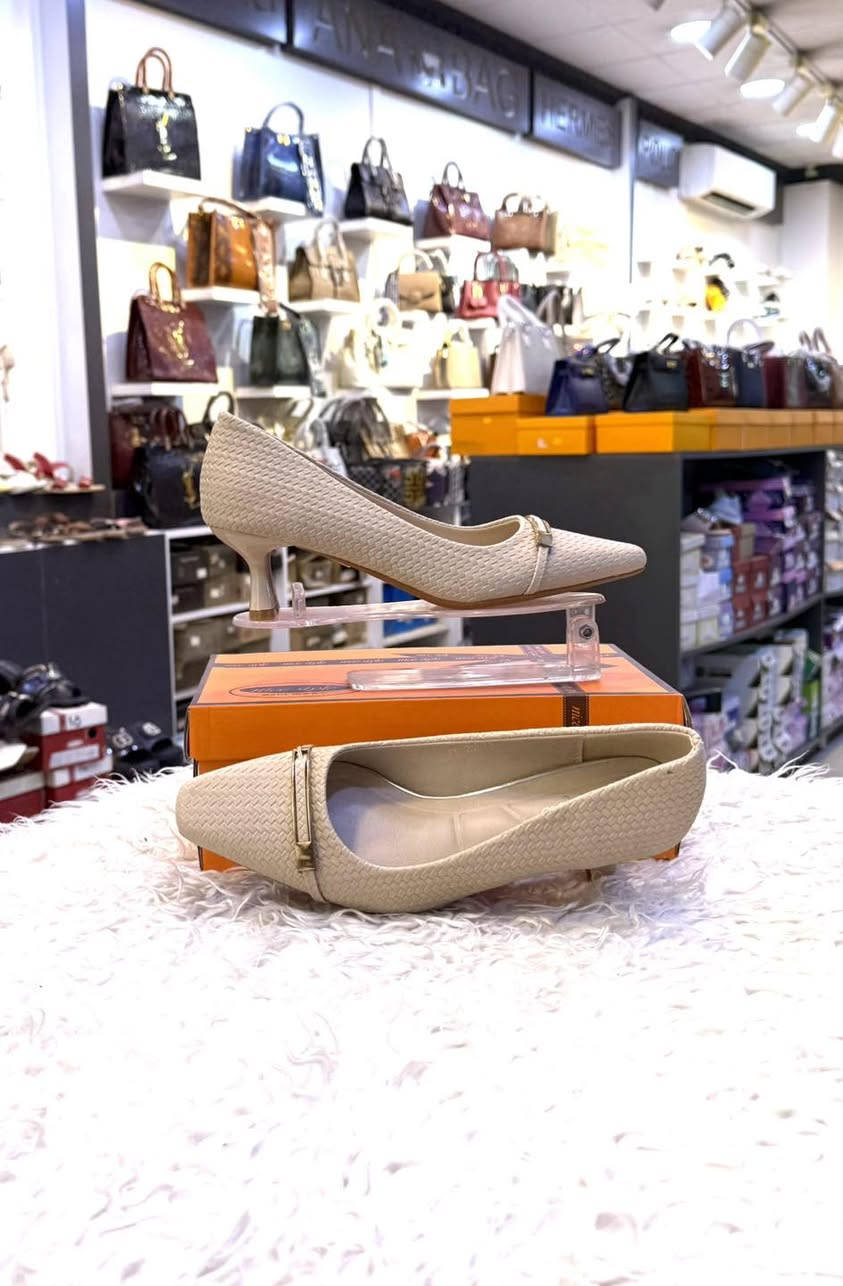 سلاو 😍👋 مرحبا 👋🧡 ANA SHOES 

جبنالكم احذيه كعب  جديد 4الوان موجود  ره قم   36 37 38 39 40 41موجود سعر 15 الف
العنوان كركوك قادسيه الثانيه بدايه سايدين ابو
 خطاب  توصيل جميع محافظات
الاتصال على هذا الرق***********
