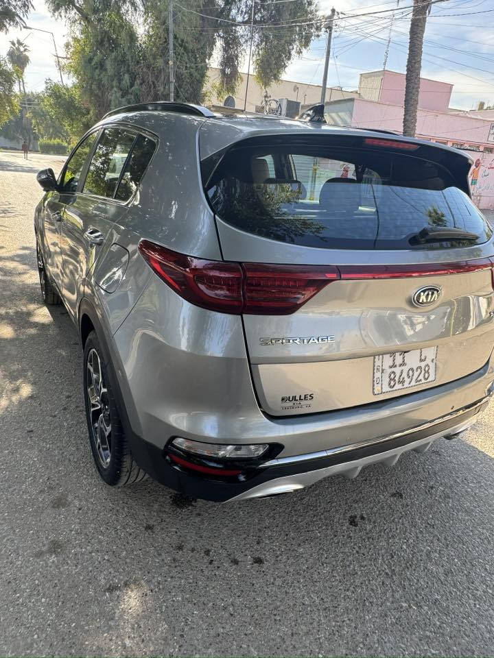 السلام عليكم
سبورتج 2020 sx 
فول واحد ع واحد اعلى فئه بالسبورتج 
باسمي تحويل ثاني يوم
بانوراما 
بصمه
تبريد تدفئه بالكشنات 
جلد لون مميز
وارد امريكي حادثها تخريب من امريكا ومصبوغه قطع 
ماشيه 50 الف
محرك 2000 تيربو 
رايدها ب158 وبيها مجال بيع فقط 
ومكانها بغداد الوزيريه 
وهذا رقمي ***********
