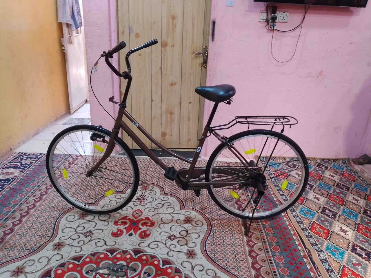 السلام عليكم بايسكل سياحي للبيع حجم 26 الموديل 2018 بايسكل نظيف ما بيه اي نقص مداكر كامله موجوده   االمكان البصره القبله *********** الاستفسار علا الواتساب السعر 110 وبي مجال للشراي
