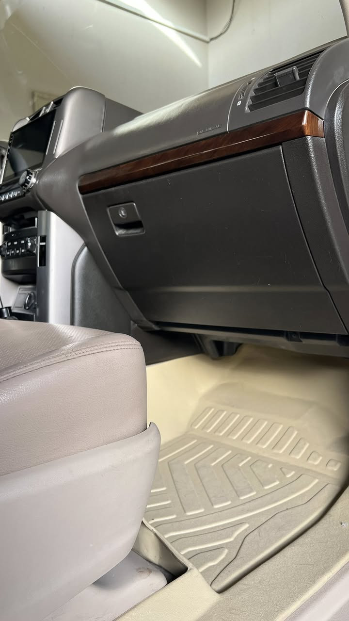 للبيع: برادو 2013 (خليجي)
📌 المواصفات:
 • اللون: صدفي
 • الممشى:170,000 كم قابل للزياده
 • كلين خالي من الصبخ والمعجون 
 •  بارد قليل ممبين بالباب الخلفي
 • 6 سلندر محرك وكير مكفول 
       .      جميع انظمه الدفلوك والدبل
 • دبل خفيف
       .     دبل ثكيل
       .      فتحه سقف 
 • نزول منحدرات
 • تدفئة وتبريد منفصل
 • كشنات جلد
 • دخول ذكي (لمس الابواب)
       .     صندوق بصمه
       .      بصمتين ويا سياره 
 • ثلاجة داخلية
 • كاميرا خلفية وأمامية
 • شاشتها جبيره بلادي موجوده (اني شاد اندرويد) 
 • أرضياتها شامو شايلهن ممستخدم. 
 • دبل تانكي 180 لتر
 • مرايات شفط
 • جامات كلها أوتو
 • كل الإنارات بالسيارة من البيبان ومن الداخل والخارج أبيض LED

⚠️عندي دوسات احتياط او بك لايتات او شاشتها البلاديه جبيره لمس كلهن ويا السياره اطيهن 
علما انو السياره ع ايد شخص واحد من 2013. 

📍 الموقع: كركوك
📝 السيارة باسمي رقم أربيل، تحويل ثاني يوم

💰 السعر المطلوب: 310 

        📞 للتواصل:***********
