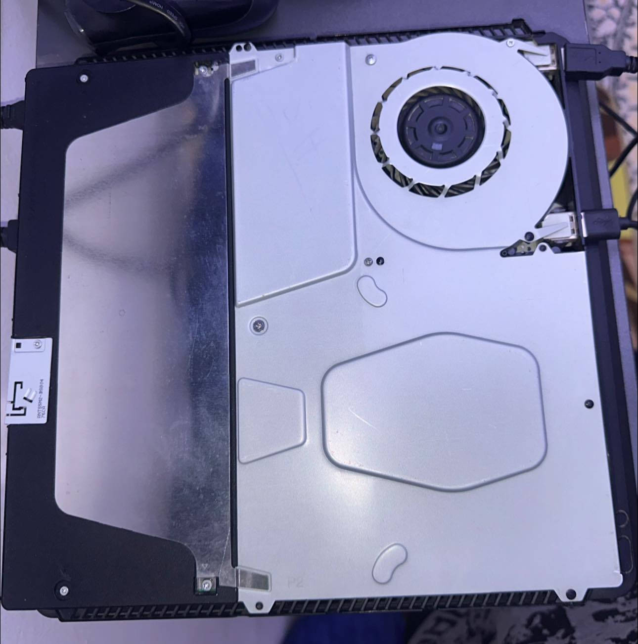 بلي 4 سلم اولاين هارد ٥٠٠ كلش نضيف لا مفتوح ولا مصلح كدام عينكم النظافة وبالعافية ع الياخذة  جهاز يجي غراض كاملة مع الكارتون 
سعر البلي مع قرصين فيفا وكلفديوتي و٤ جويستكات ٢٧٥ قفل 
٢٥٠ مع جويستكات
٢٢٥ مع جويستك واحد فقط 
انت حر بالاختيار بس الاسعار قفل من الاخير اجيتك شوف يا سعر اليعجبك وتدلل (ارجع واكرر بالعافية ع الياخذة لان متكلي هيج شي 
للاستفسار (***********) اتصال او واتساب
