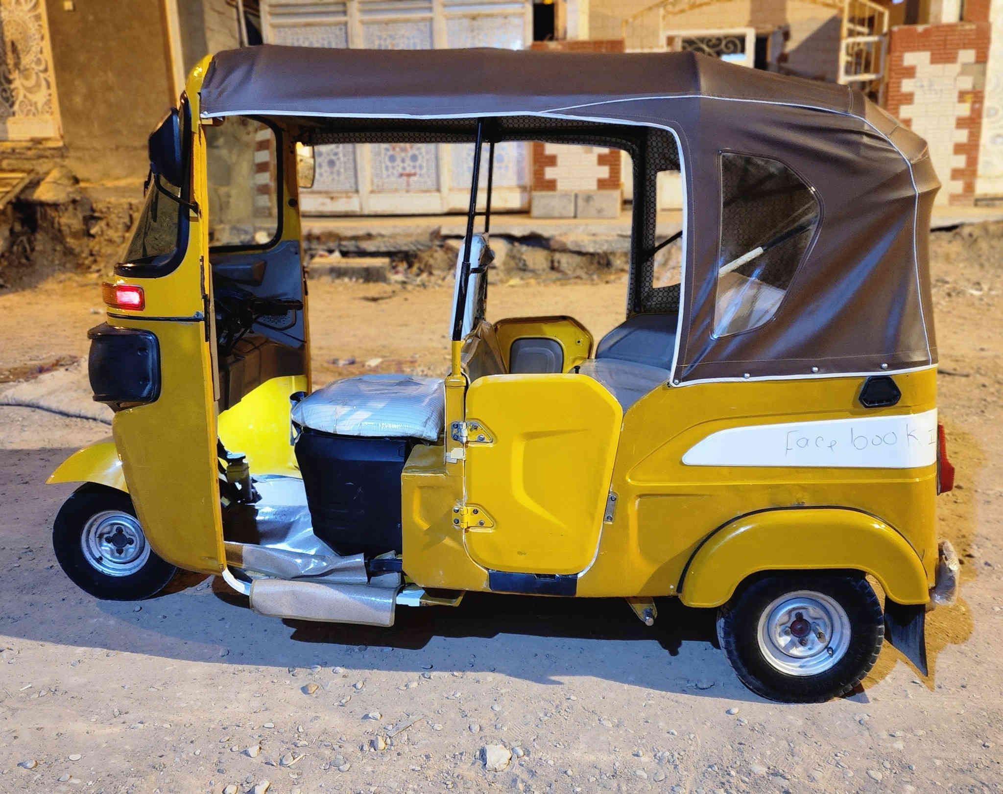 سلام عليكم شباب تكتك للبيع مديل 2021 شهر ال5 تكتك رقم وسنويه نكليزي تكتك جاهزه نكره سلف تكهرباءيات كله شقاله تخم تاير جبلي كاعيات ودوشمه مكاني البصره القرنه وهاذه رقمي *********** والسعر ب7وبيه مجال للطيبين
