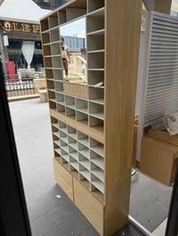 عارضة نظارات تحتوي على مجر ومخزن نضيفة جداً وبسعر ١٠٠ الف فقط قفل  وزن...