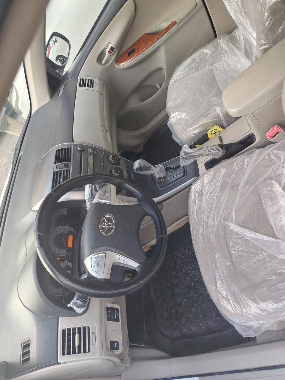 السلام عليكم كورلا ٢٠١٤ خليجي
ماشيه ٦٥ ألف كفاله عامه لا صبغ ولا بارد
محرك ١٨٠٠
مواصفات عتياديه
رقم شمالي تحويل مباشر 
سنويه وهزه جديده
للتصال***********
مكان سياره بغداد
