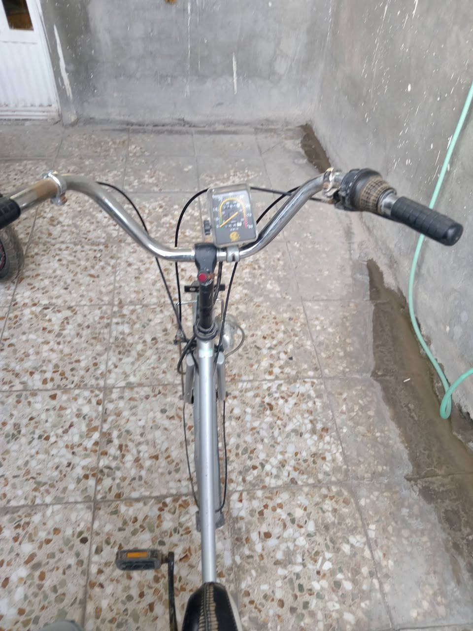 السلام عليكم بايسكل للبيع العر ١٠٠ عنوان الشرطة الخامسة،،، ***********
