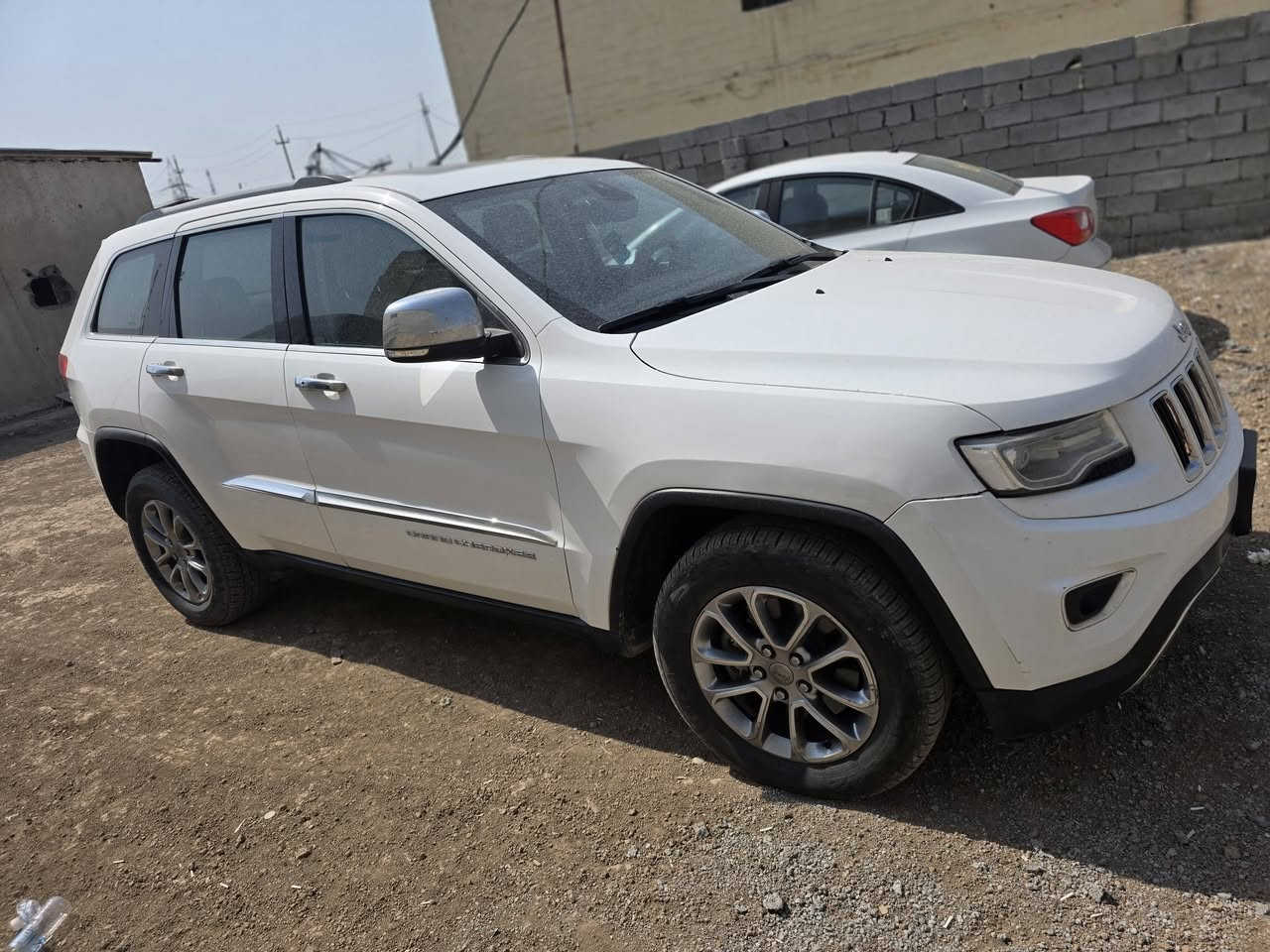 السلام عليكم من رخصت الادمن 
جيب لاريدو خليجي ١٤ رقم بغداد فقط بارد بيها مكانات بسيطه كلش السعر ٢٢٠ وبيها مجال الاتصال ***********/***********
