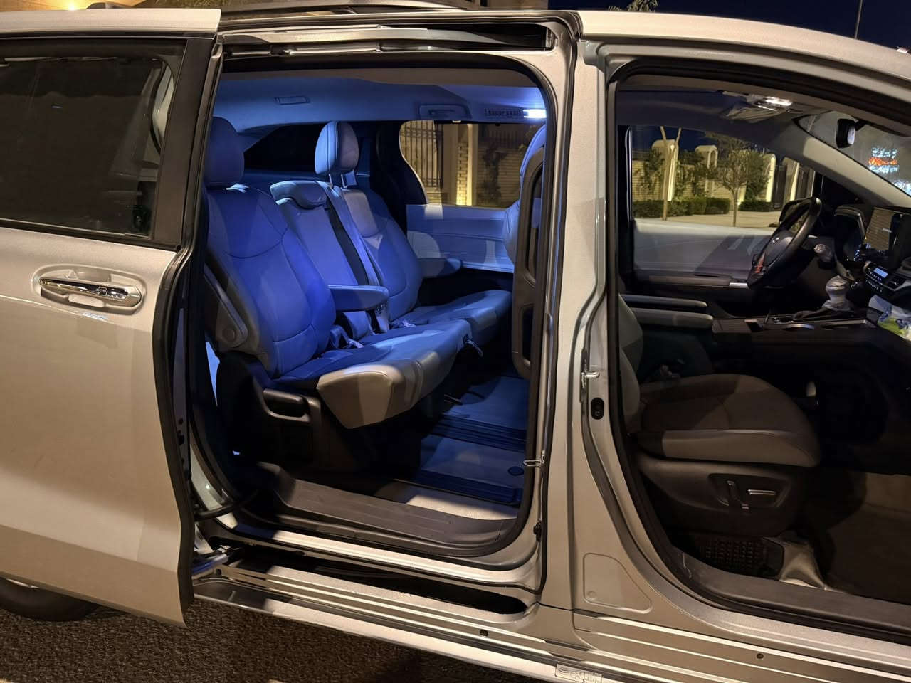 سلام عليكم
تيوتا سينا موديل 2025

موصفات xel

 محرك 4 سلندر 2.5 هايبرد 

دفع رباعي 

ماشيه 24 الف 

حساسات

كامره 

كشنات جلد تدفئه  

رادارات 

مثبت سرعه 

تحديد مسار 

شاشه جبيره + كار بلاي 

بردات بلادي 

ابواب كهرباء

سايد بريك كهربائي 

شاحن لاسلكي 

الضررر : جنطه + جاملغ خلفي راجع بارد 

رقم بغداد 

# السعر 31000$ بيها مجال قليل 

الاستفسار ***********
