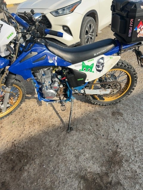 قفاز للبيع السعر 1,200,000وبيه مجال اوراق فقط ورقه كارتونيه محرك مكفول موديل 24