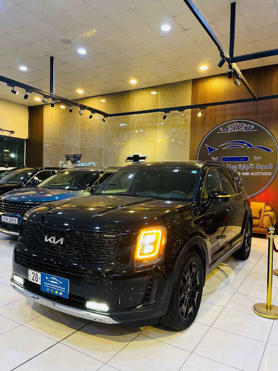 السلام عليكم / 2022 KIA TELLURIDE, SX
 كيا تيلورايد 2022 الشكل الجديد sx فول الفول كامل مواصفات  
 لون اسود وارد امريكي صور الحادث مرفقة وتصليح درجة اولى 
المواصفات :
—————-
كير اوتو 
هاند ابريك بصمه 
٣قطع تبريد 
٧ راكب اكيد 
عداد دجتل 
انظمه قياده 5
تجي محرك V6 3800 تنفس طبيعي   
داخل جلد مشمشي ملكي جلد 
بصمه السياره 
رادارات 
وتحديد مسار 
كشنات كهرباء 
وكشنات منفصله vip  
 حساسات خلفيه 
مساحه تخزين في الصندوك اكيد موجوده 
تشغيل عن بعد 
وكشنات تدفئه
شحن واير لاسلكي 
رقم نجف مميز الجديد باسمي تحويل ثاني يوم  
وهذا رقم الشاصي
5XYP5DHCXNG247422
مكان السياره  النجف / 
السعر ٢٢٩  ورقة جديدة ماناقصة شي وسعر مناسب ماكو هيج سعر بالسوك 
*********** واتساب مراسلة
