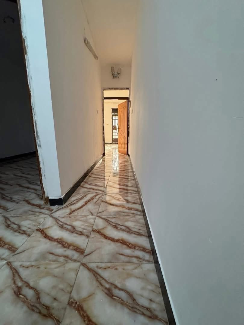 #للايجار_____في_____السيدية
🏡 مشتمل مساحة 50 متر نظيف جداً

يتكون من:
▪️ غرفتين نوم
▪️ صالة
▪️ مطبخ
▪️ خدمات صحية عدد 2

💰 الايجار: 750 ألف

📞 للاستفسار الاتصال على الأرقام التالية:
***********

✨ مكتب حلم عقاري
يتوفر لدينا عروض أخرى بمختلف الأسعار والمساحات
