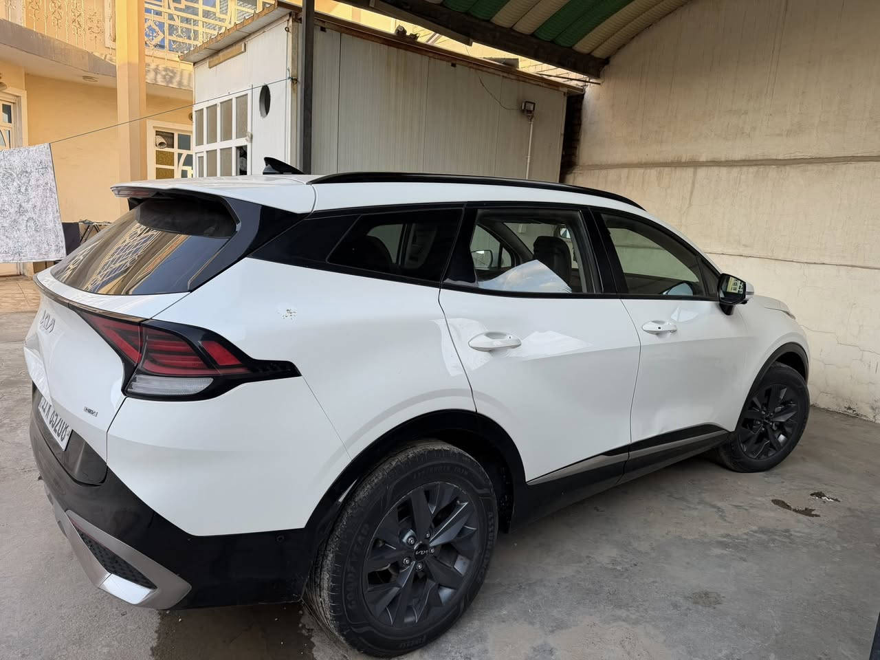 سلام عليكم كيا سبورتج موديل 2024واراد أمريكي ماشيه 55  ضرره جاملغ سياره نضيفه جدا السعر 215 وبيهه مجال سياره فول مواصفات رقم بغداد ***********
