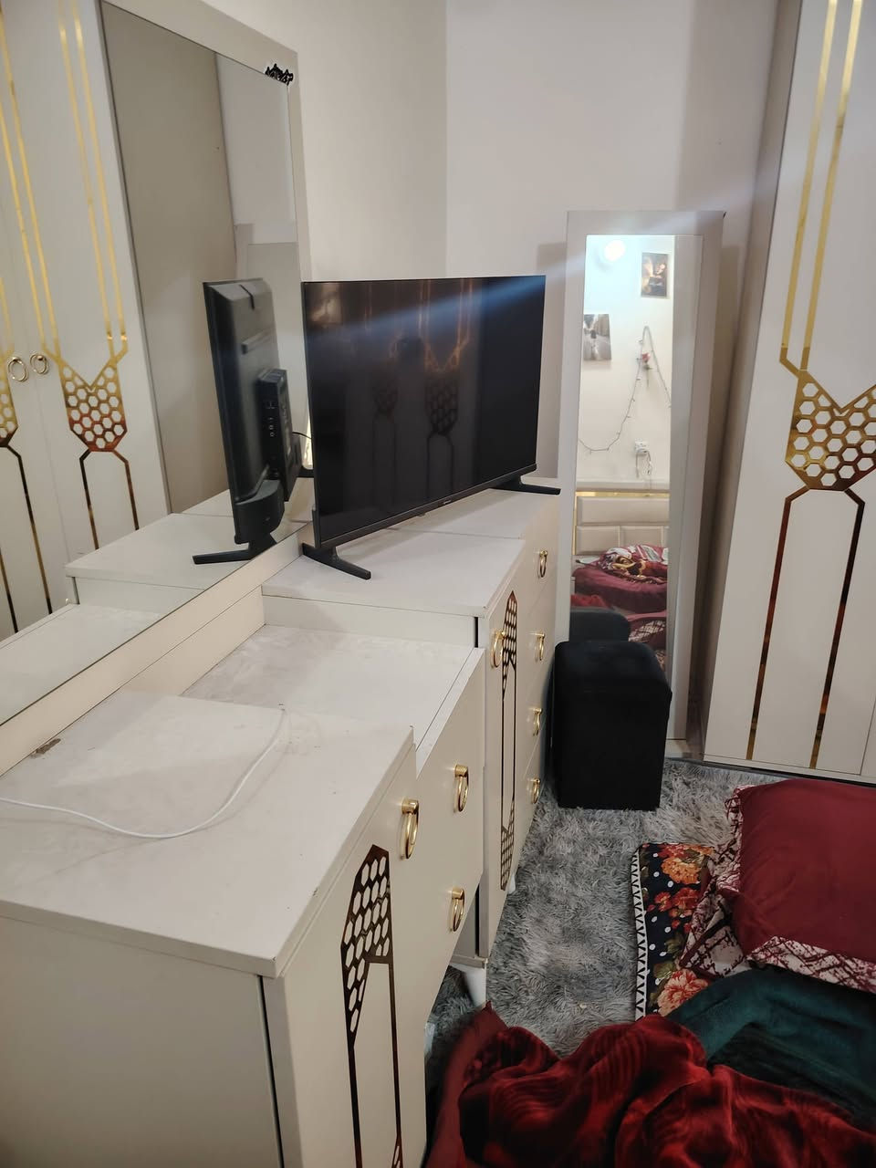 ‏‪بيع غرفه تركيه مستعمله اول شده اله الغرفه والله نضيفه كلش العنوان بغداد الشعله السعر 800 وبيه مجال الرقم‏‪***********‬‏
